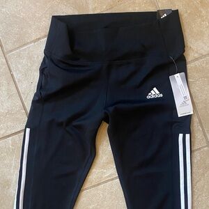 Adidas NWT women’s leggings with pocket. Size large.